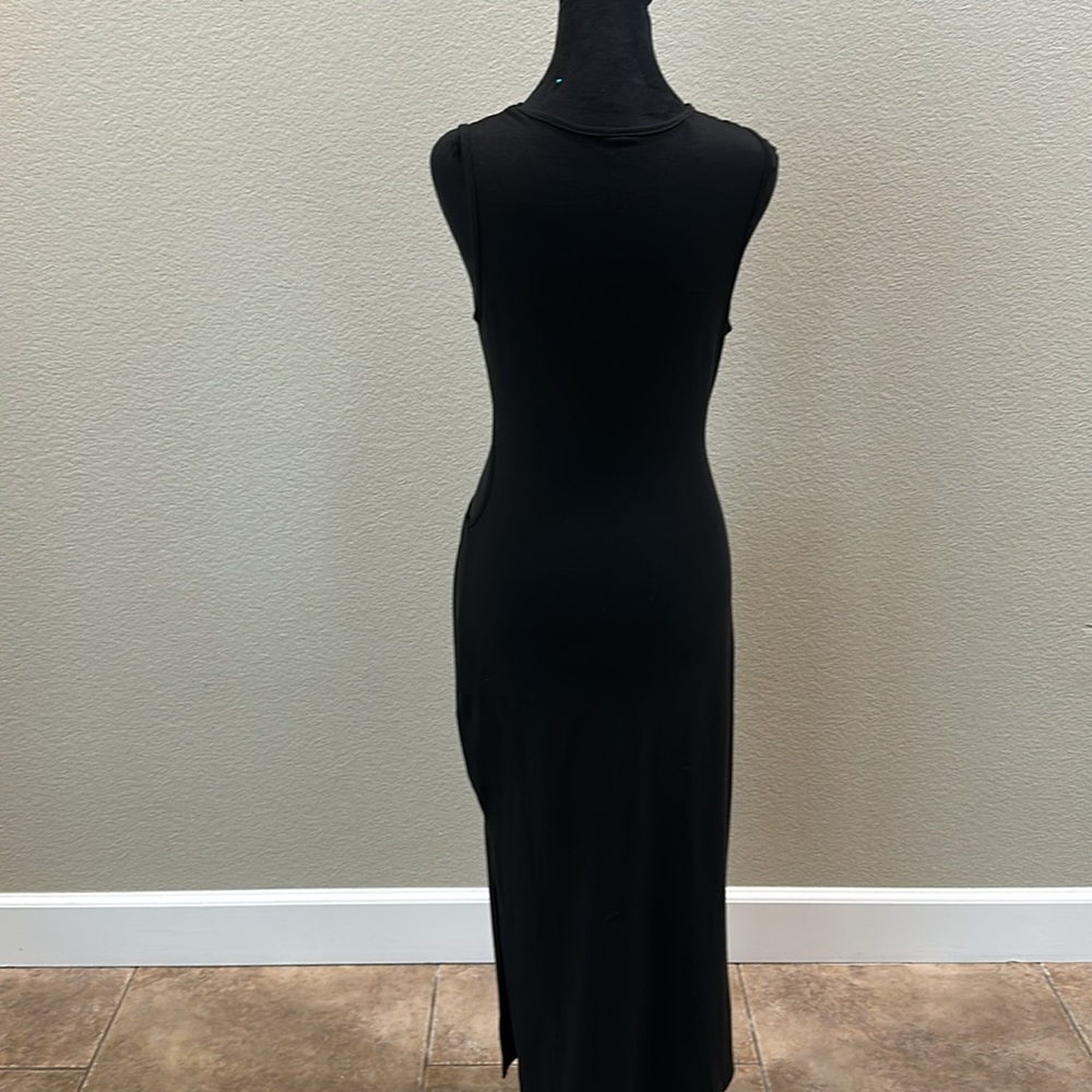 Elegant Black Sleeveless Dress with stomach cut out - Picture 6 of 6